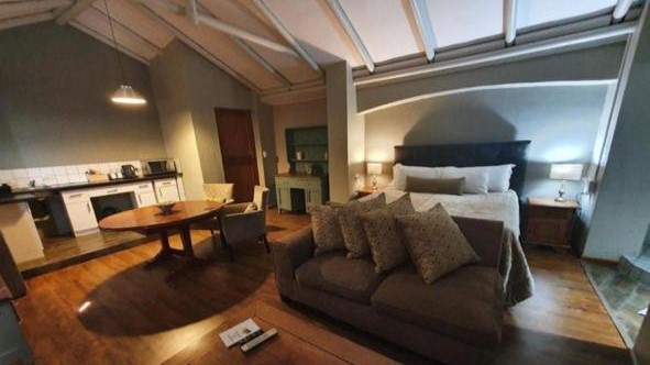 8 Bedroom Property for Sale in Myburgh Park Western Cape